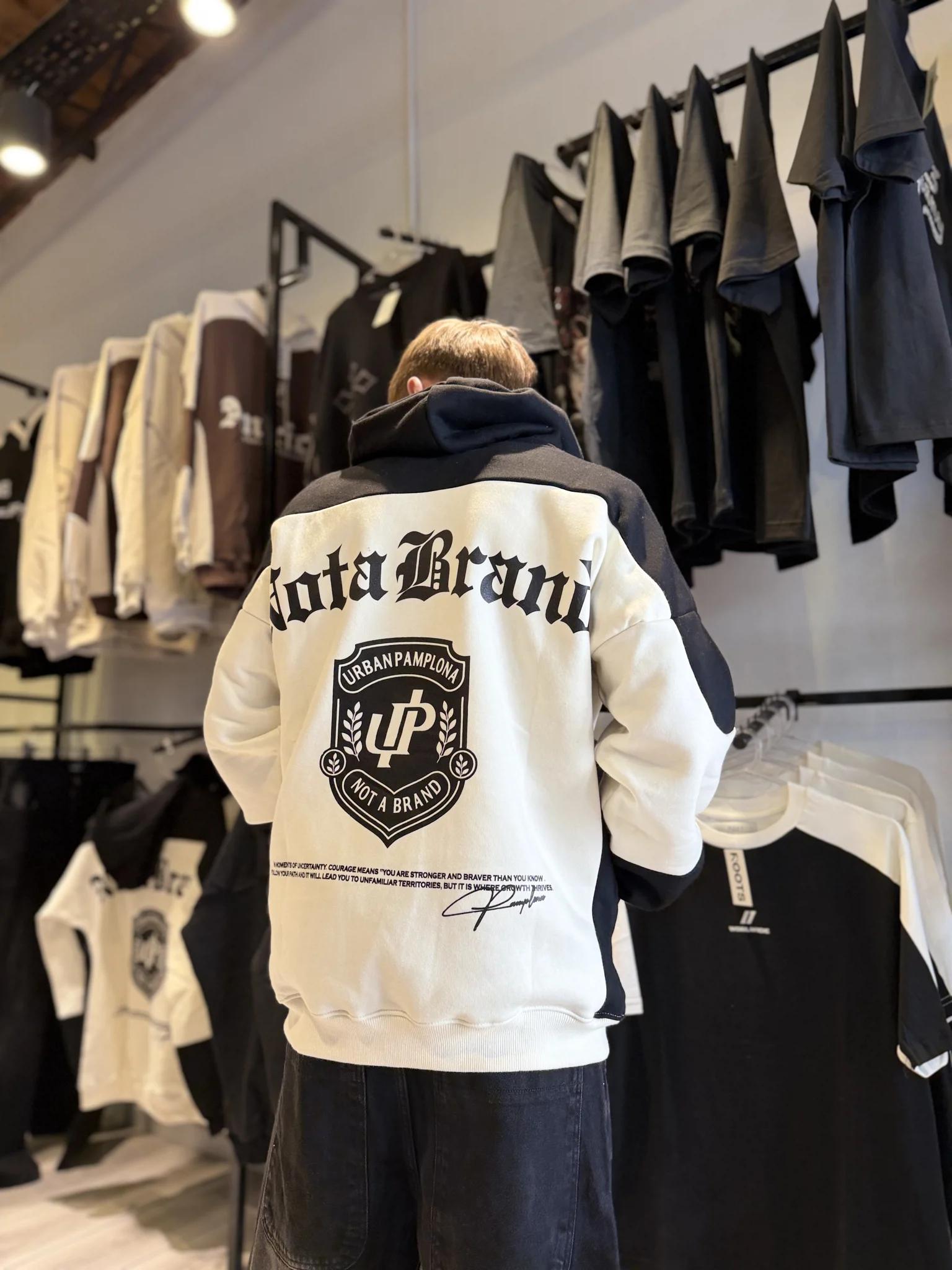 Buzo "NOT A BRAND"