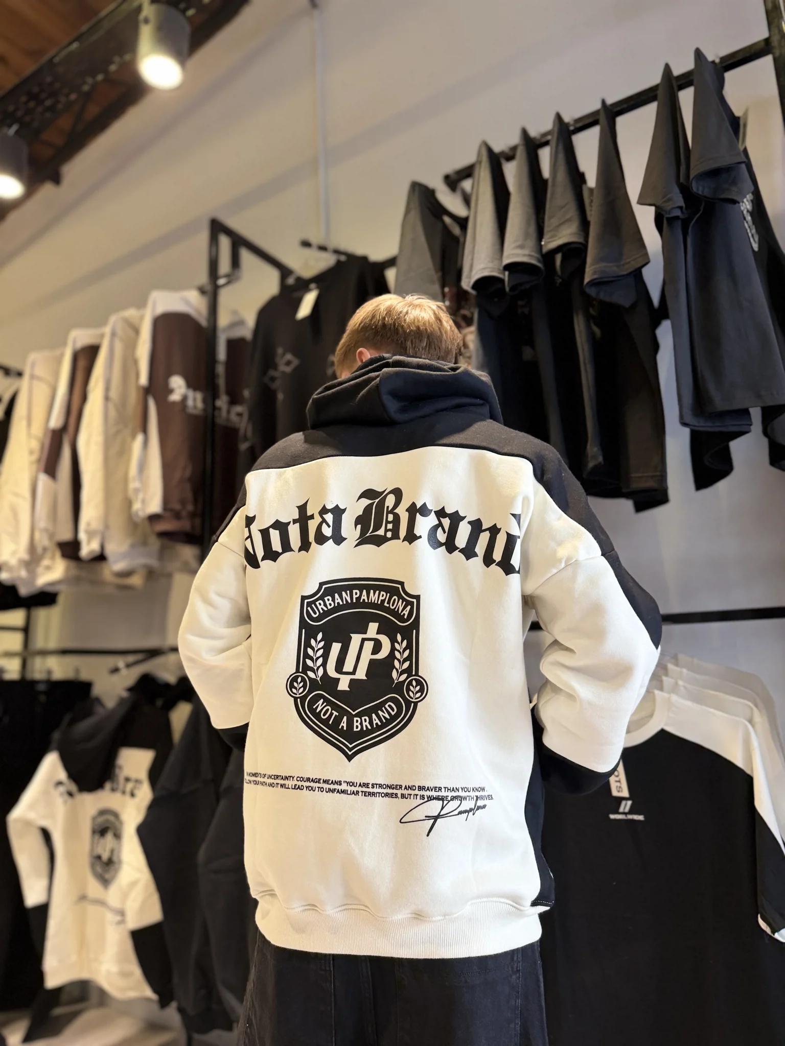 Buzo "NOT A BRAND"